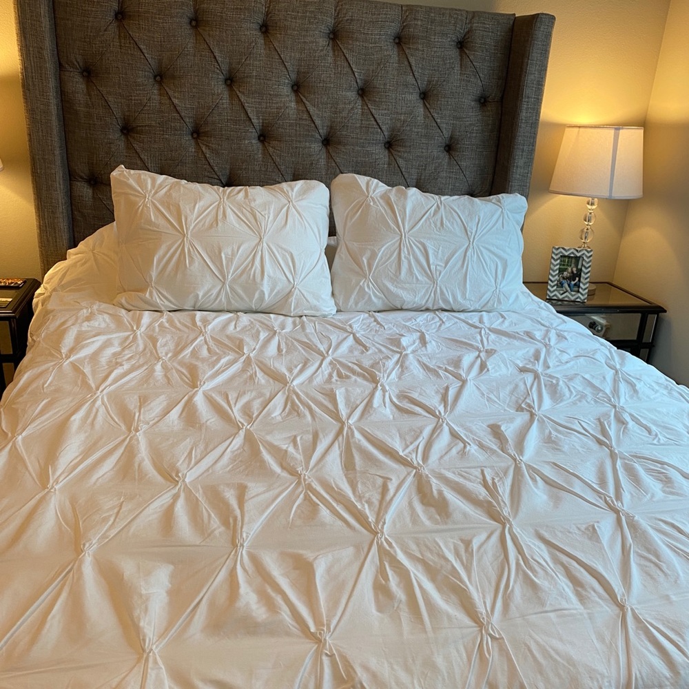 LIKE NEW West Elm duvet cover and 2 shams